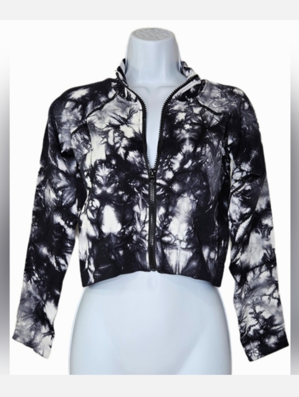 NWOT Mono B Women's Cropped Tie-Dye Long Sleeve Active Jacket Black/White Size L